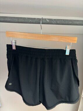 Lululemon Seek the Heat II Shorts 2.5 inseam - size 8
